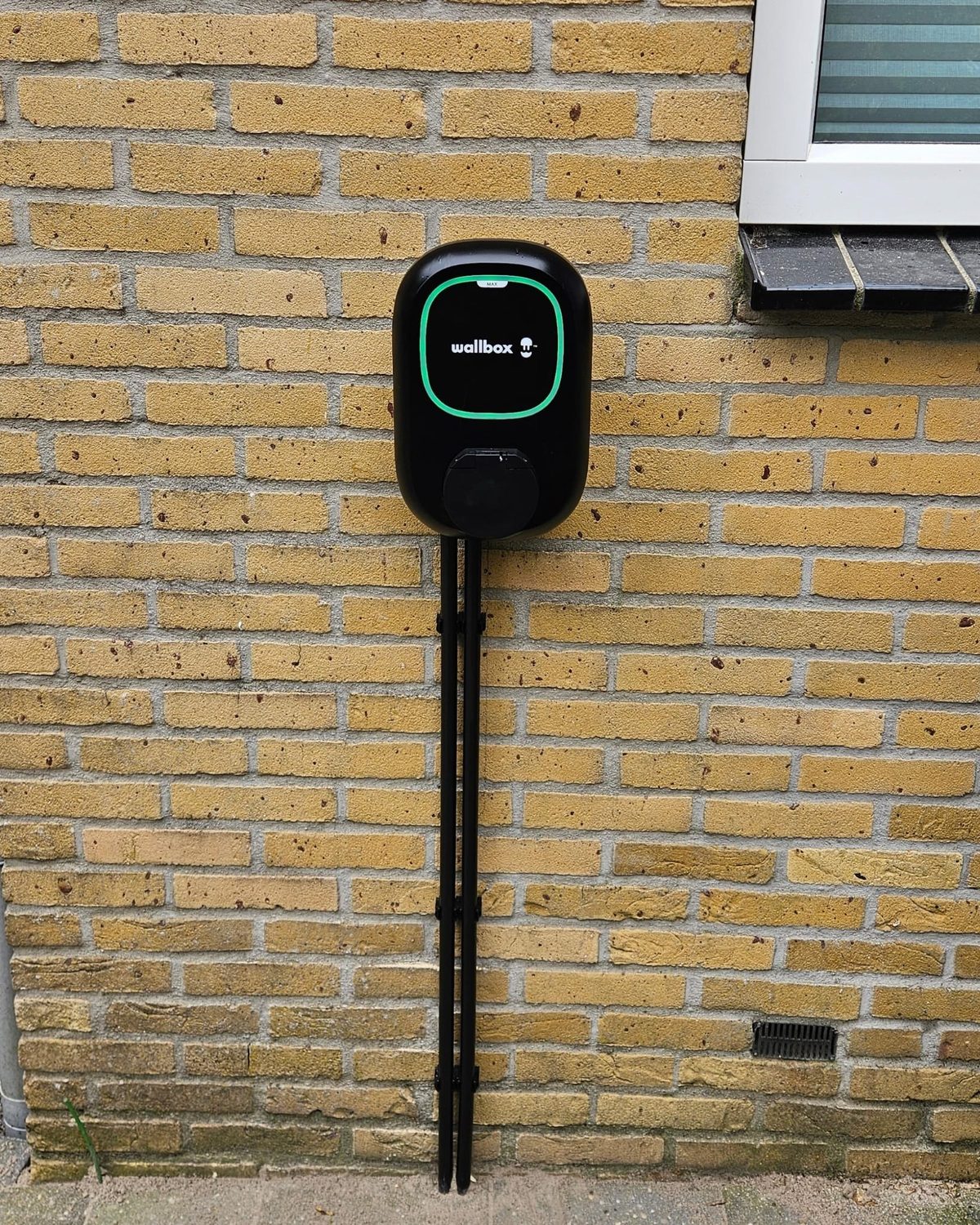 Laadpaal geïnstalleerd door NH Installatietechnieken in Bolsward