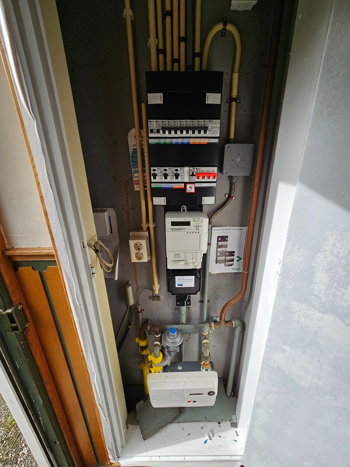 Werk aan de meterkast door NH Installatietechnieken bij een storing