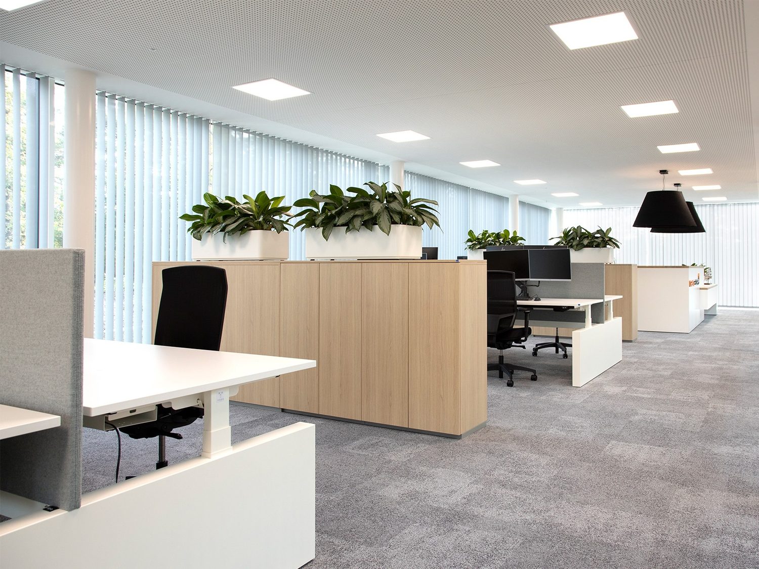 Werkplekverlichting met LED-panelen aangelegd door NH Installatietechnieken